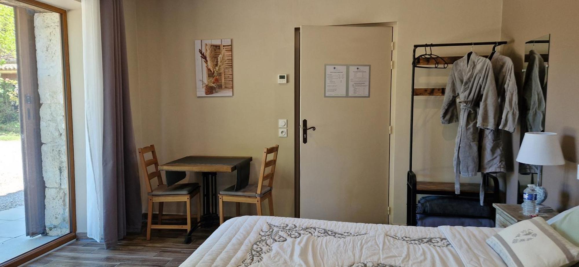 Bed and Breakfast Le Miroir Des Etoiles Pomport Esterno foto
